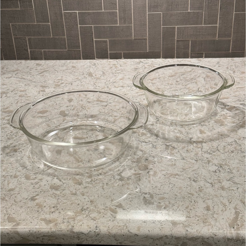 VINTAGE~2 ANCHOR HOCKING/FIREKING~ROUND CASSEROLE DISHES~1 QT. & 1 1/2 QT.~G13